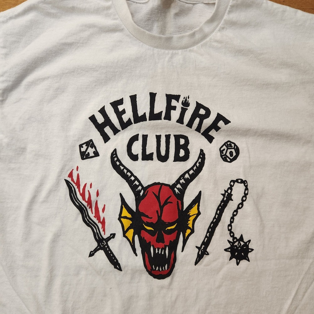 Stranger Things Hellfire Club T-Shirt Mens L White Gildan Heavy Cotton Tee NWOT